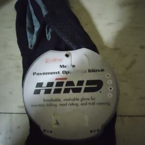 Hind XLarge Men's Pavement Riding Gloves may smell like cigarette smoke